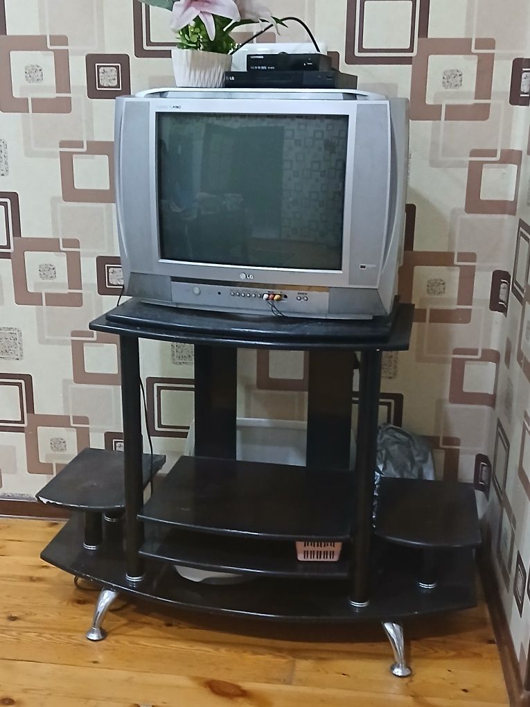 Kreslo 2ta, Televizor podstavkasi bilan, tv tuner.