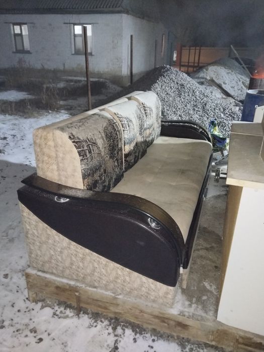 Продам диван в в хорошем состоянии