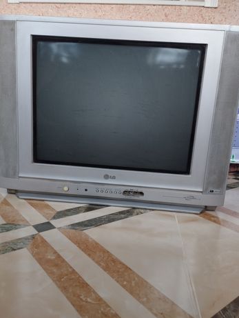 LG. Телевизор 54 экран сотилади