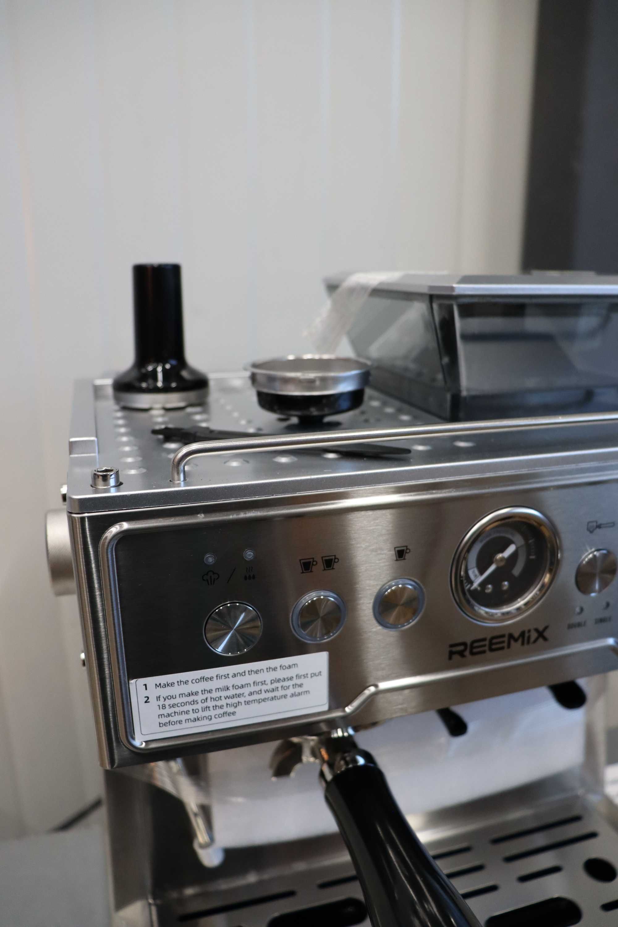 Кафемашина Reemix, 20Bar, вградена мелачка и разпенител за мляко,1350W