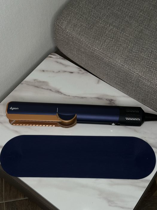 Продам утюжек Dyson