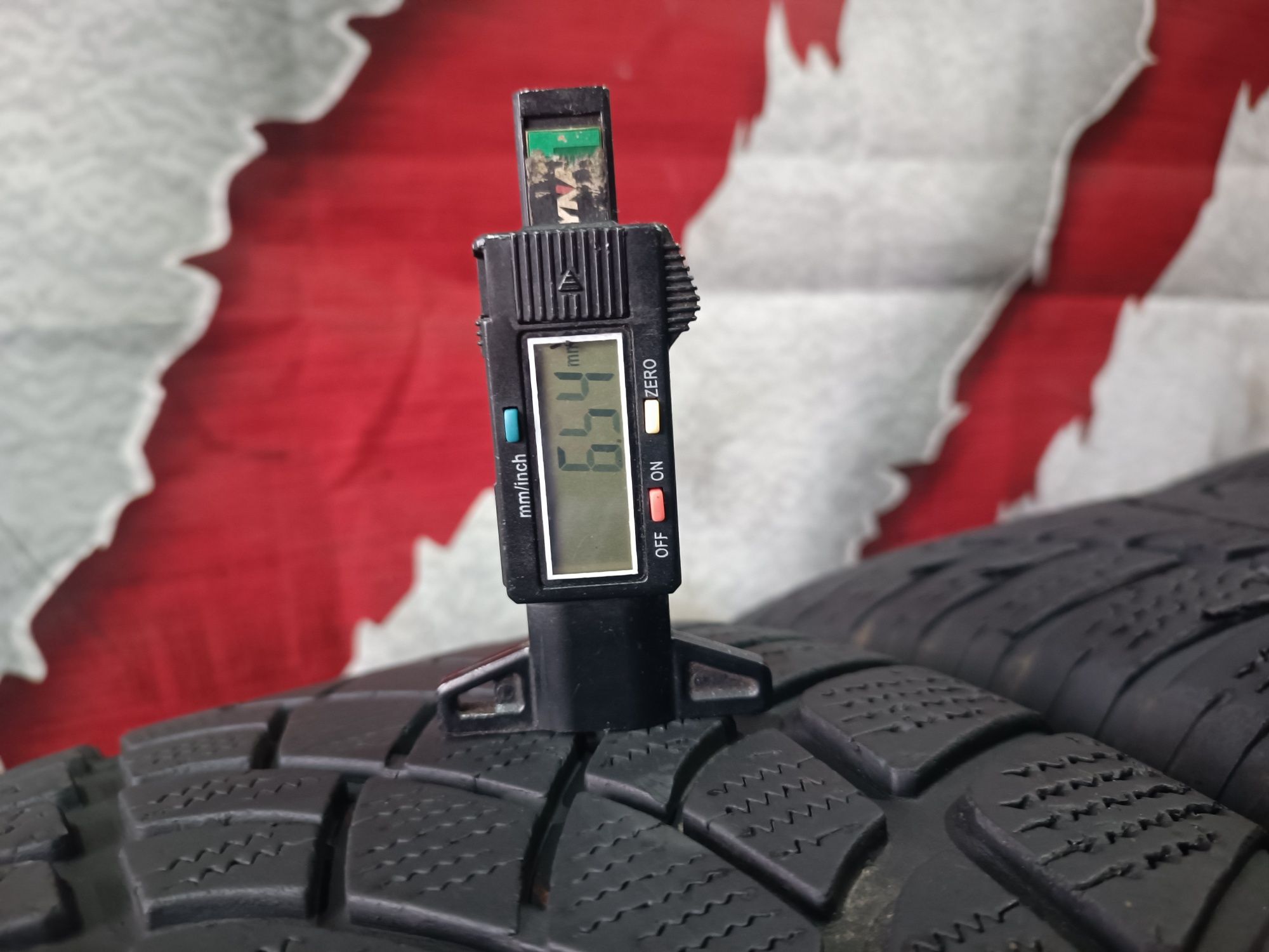 255/50/19 Dunlop .