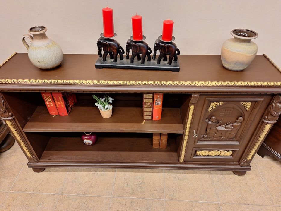 Комод, скрин, библиотека с богата дърворезба