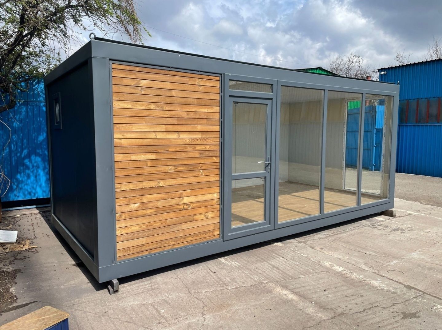 Vand containere tip vitrina