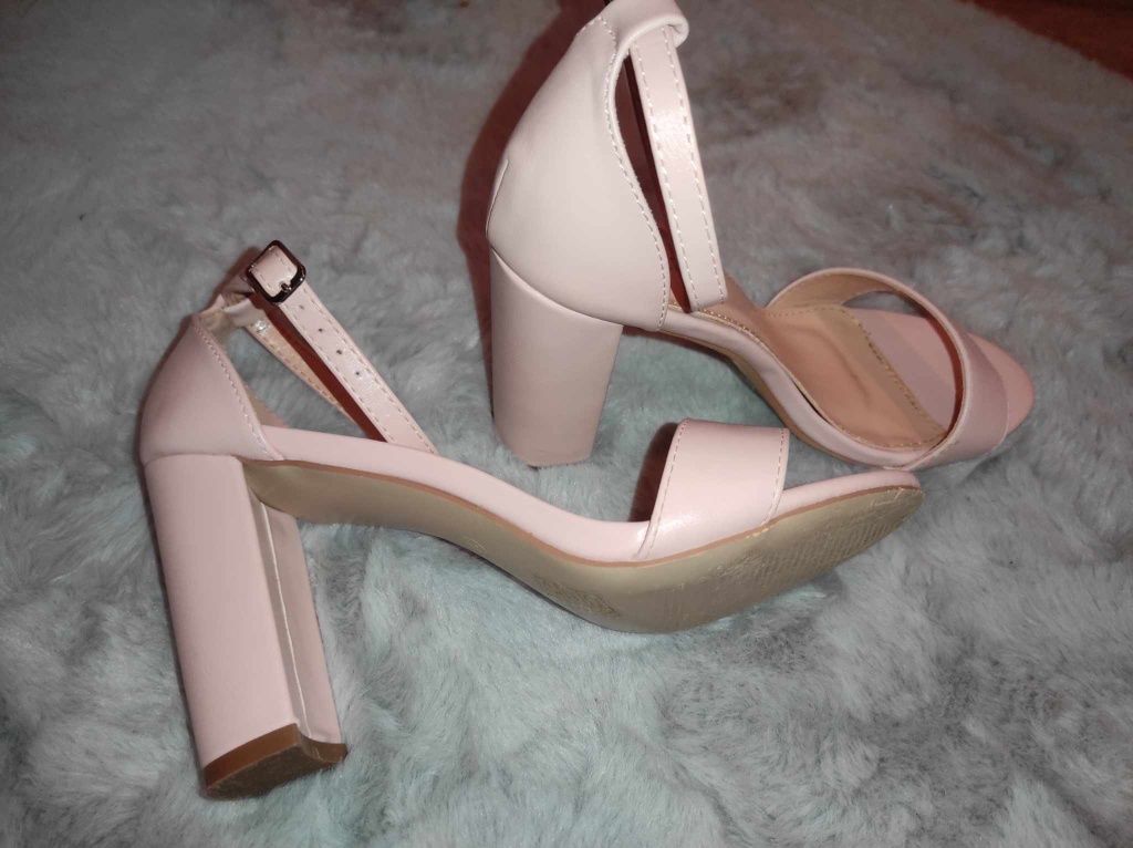 Нови , Елегантни дамски сандали