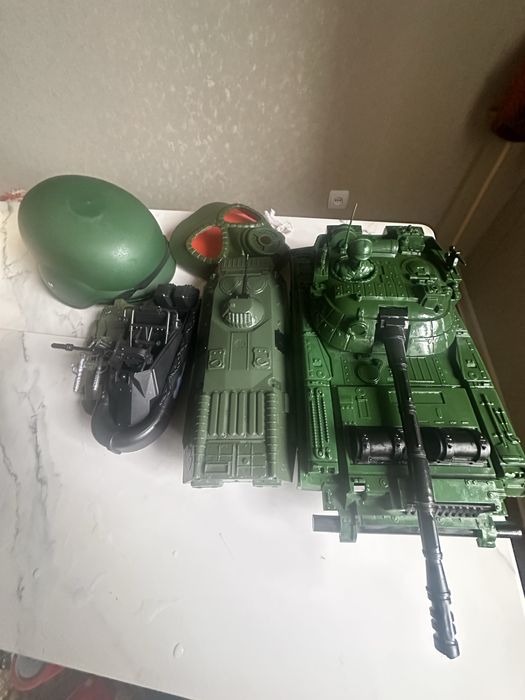 Продам игрушки цена 8000т цена за все