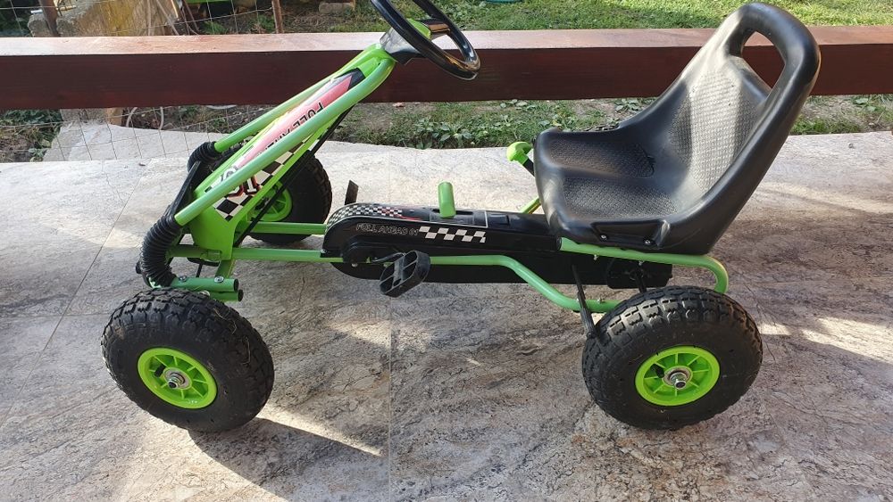 Kart cu pedale pentru copii
