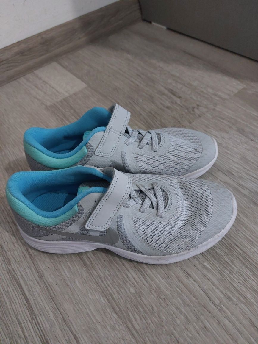 Оригинални маратонки Nike Adidas