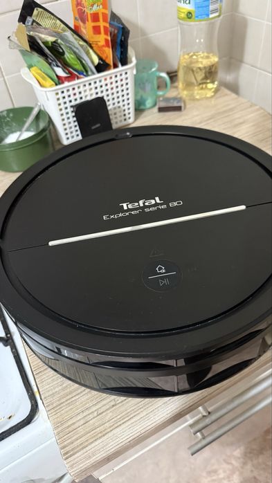 Продам робот-пылесос Tefal