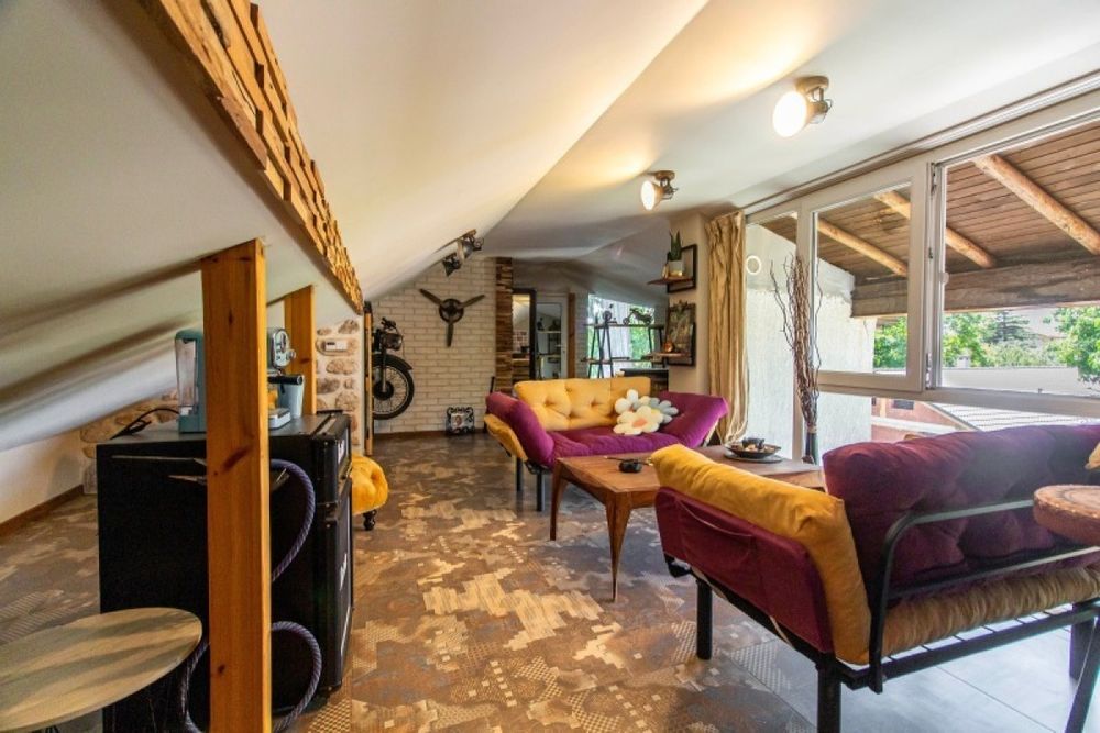 Продава се Етаж от къща в с. Волуяк, Област София-град - 200 кв.м за 1095 €/кв.м - Снимка #1
