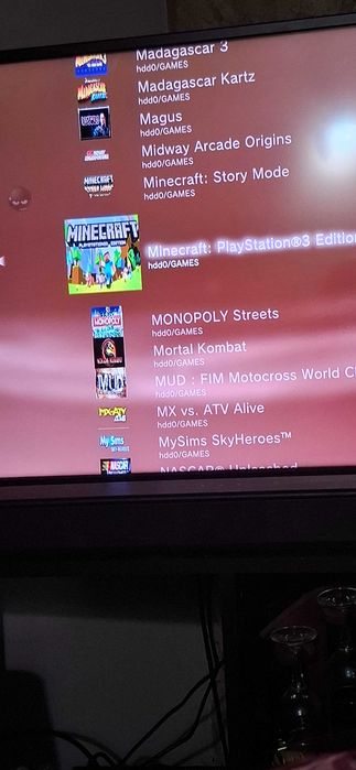 Плеистеишън 3,два джойстика и качени около 90 игри