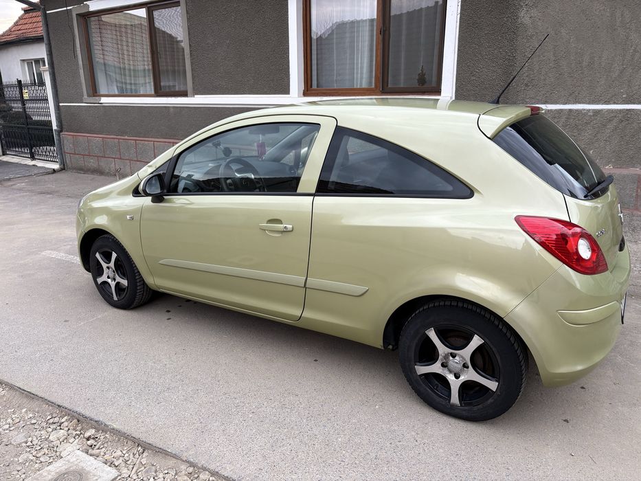 Opel Corsa 1.2 Automat, benzina – 2007, în stare bună