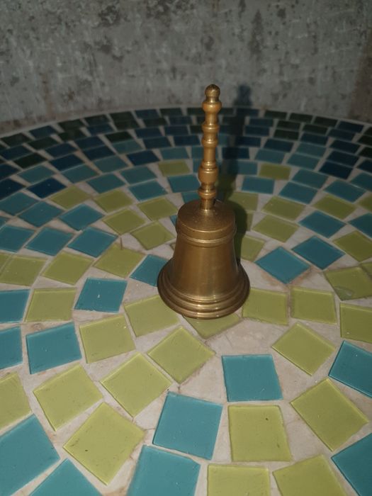 Стар месингов звънец