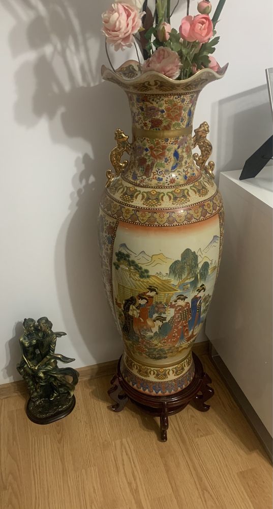 Vaza de flori cu suport de lemn