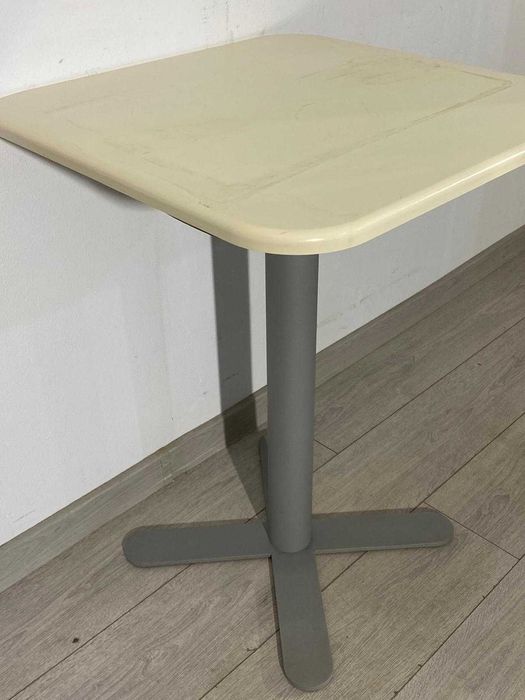 Măsuță 55X55 cm cu Picior Metalic