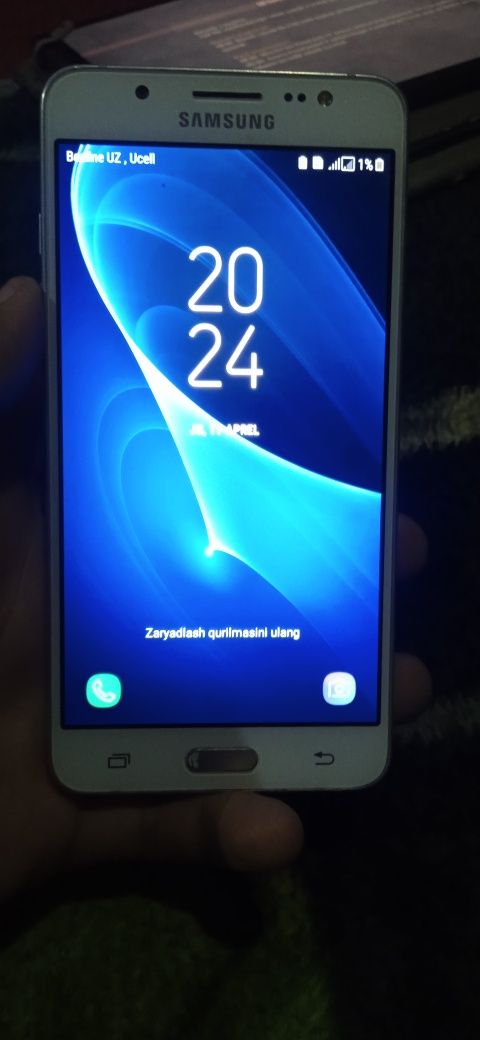 Galaxy j 5 2016 .