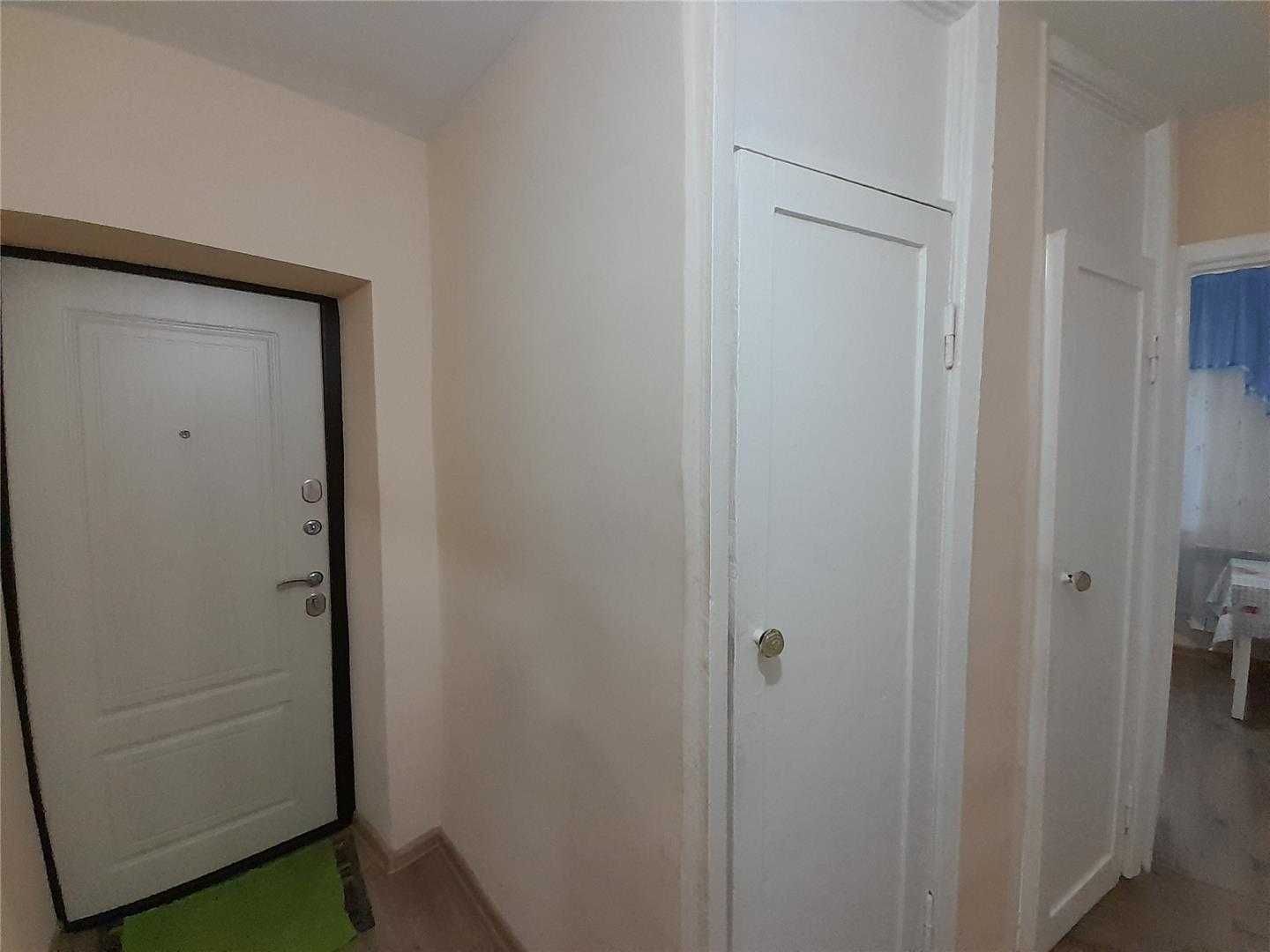 Продам 2 комн квартиру на 3/5 эт в кирпичном доме