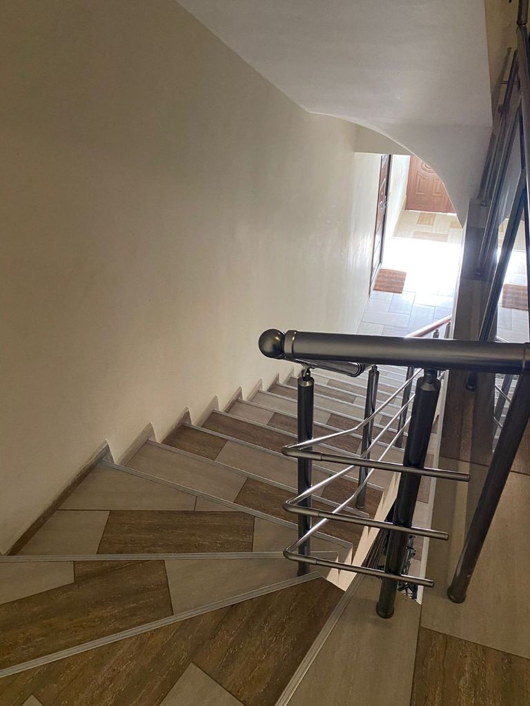 Дава се под наем Четиристаен апартамент в Добрич, Свети Георги - 120 кв.м за 765 € - Снимка #3