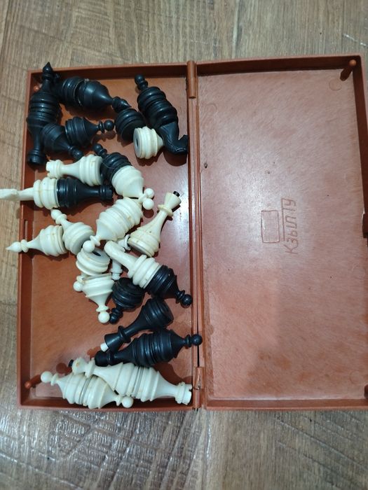 Продам маленькие шахматы магнитятся советские