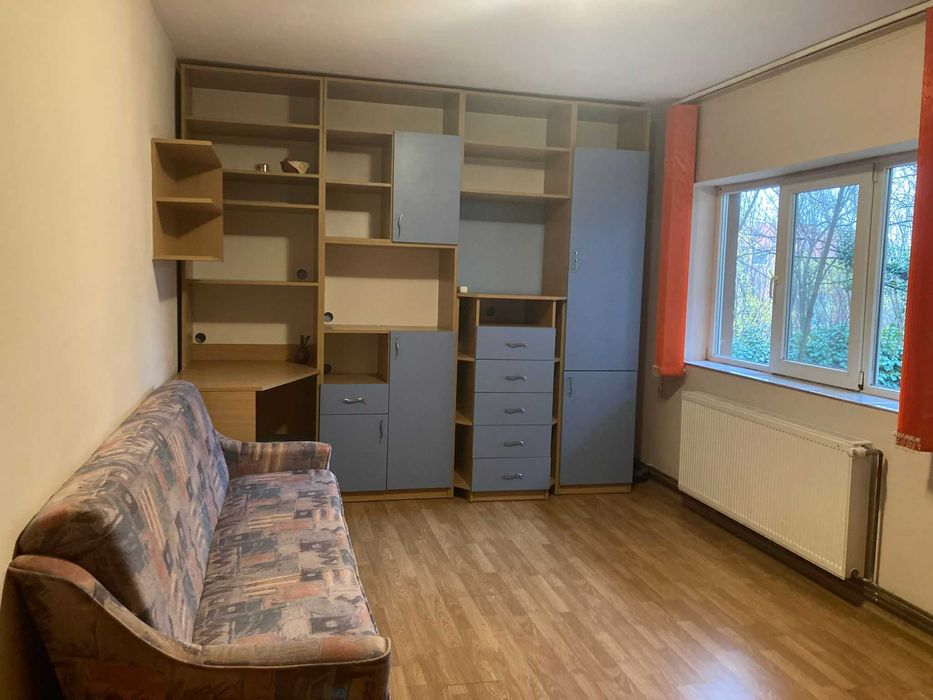 Vând apartament 2 camere, parter, Jimbolia în zona gării.
