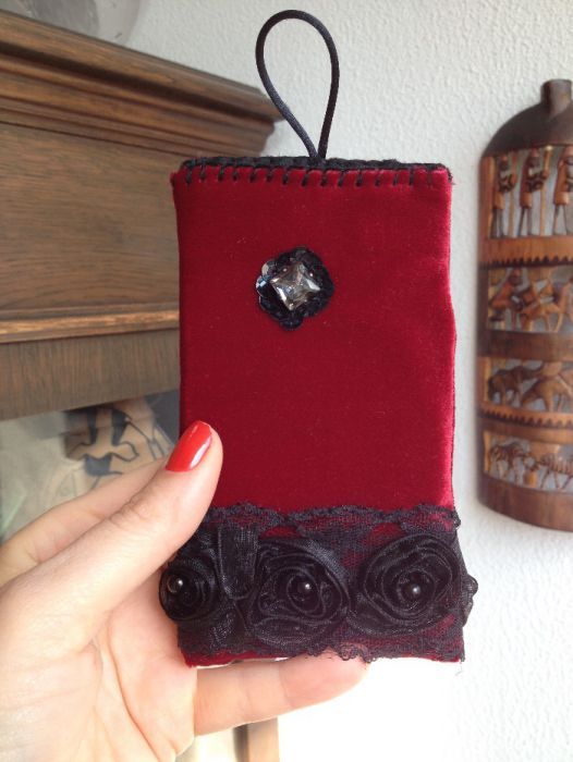 Husa protectie Telefon, model din catifea si dantela, produs handmade