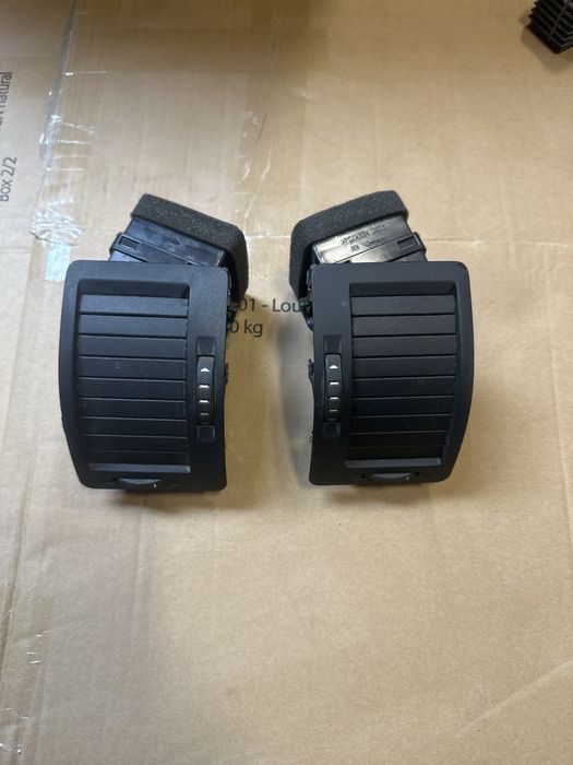 Grila bord stanga dreapta Audi A4 Golf 6 5 Passat B6 Octavia 2 Astra H