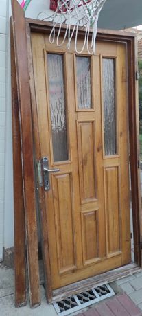 Ușa lemn masiv exterior