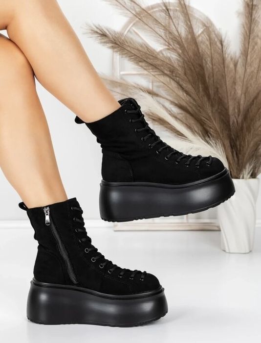 Боти на платформа - черен велур