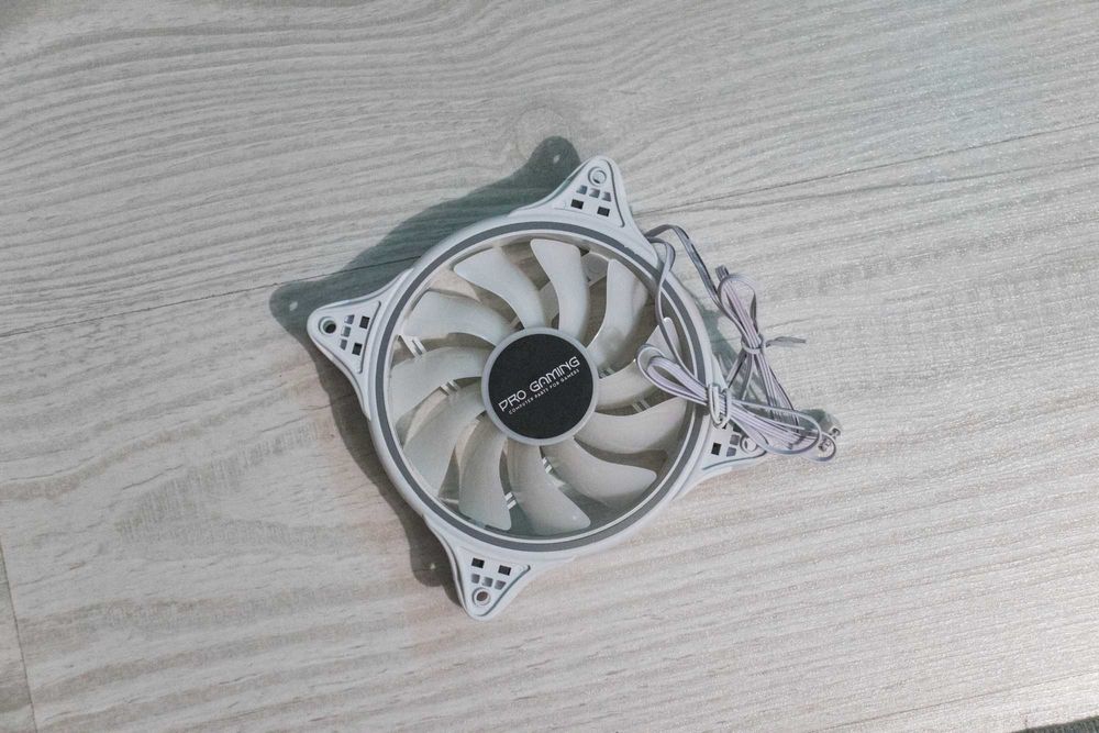 3xVentilatoare Albe RGB - Pro Gaming