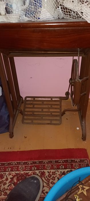 Masina de cusut stare f bună de funcționare.