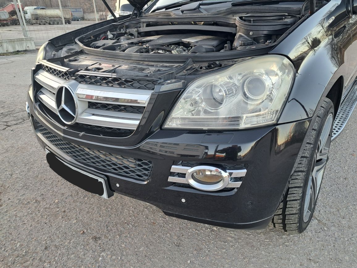 Предна броня Мерцедес ГЛ Х164 Mercedes GL X164 черна сива оборудвана