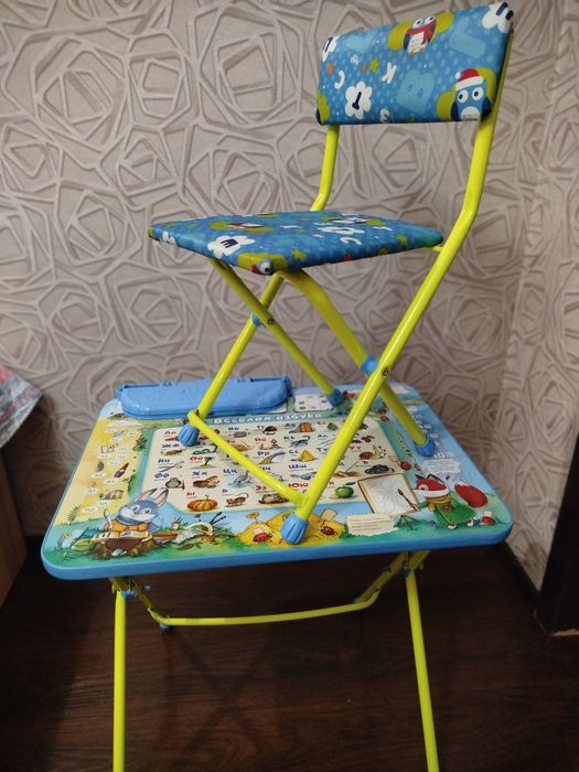 Детский столик со стульчиком