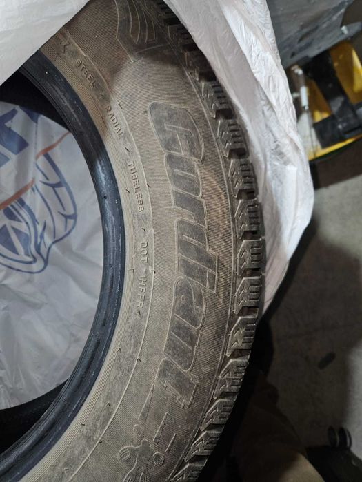 Продам зимние шины 235/65/17 с шипами Cordiant