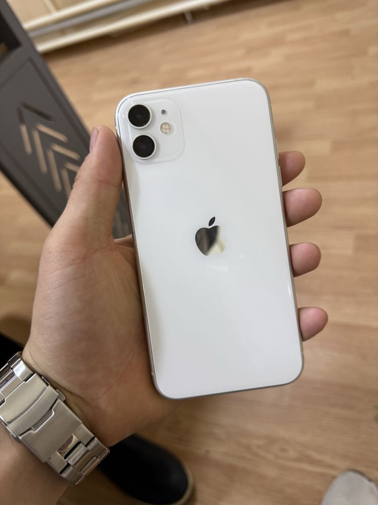 iPhone 11  Rangi: oq