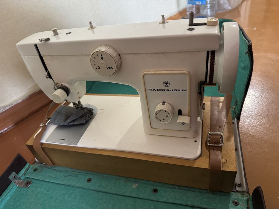 Продам швейную машину.