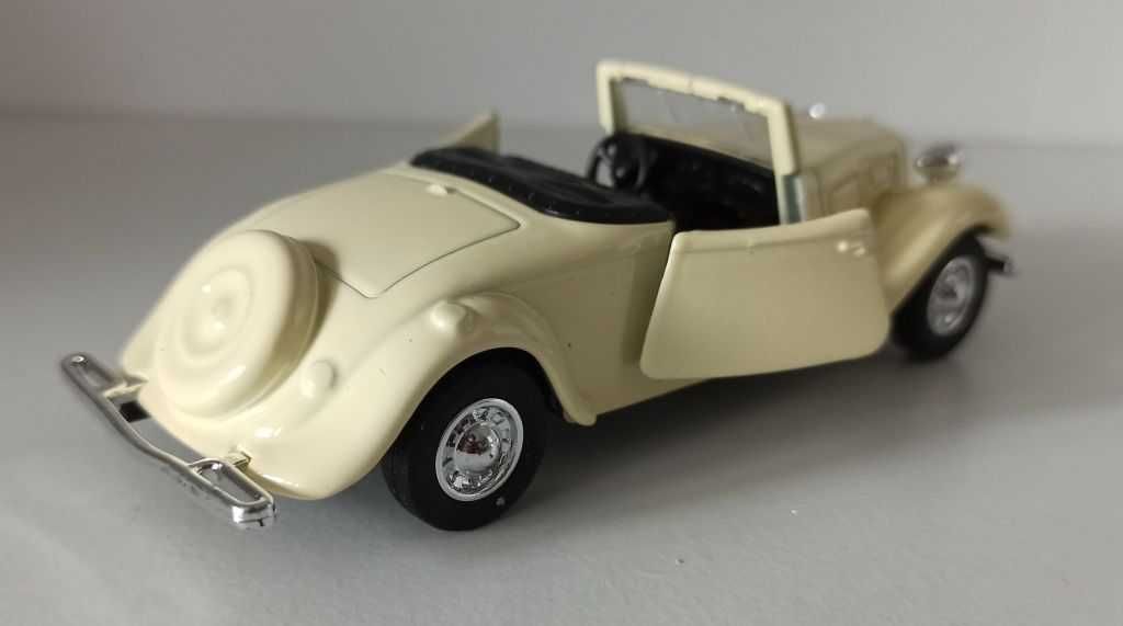 Macheta Citroen Traction Avant Cabriolet 1940 alb - Welly 1/36