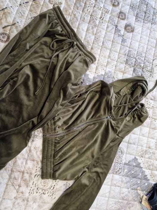 Нов дамски спортен екип - кадифе