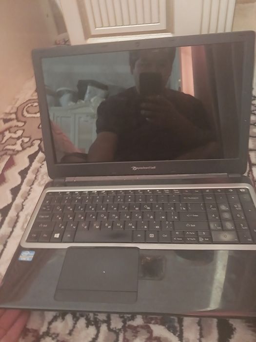 Ноутбук сотилади