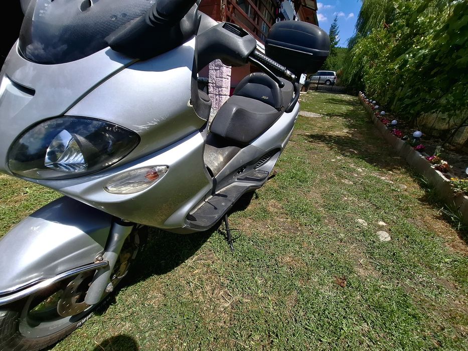 Vând piaggio x9 125 4t