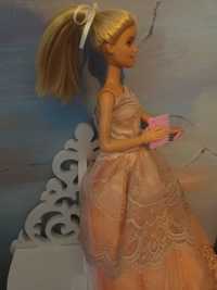 Papusa Barbie fetita cu piepten si oglinjoara