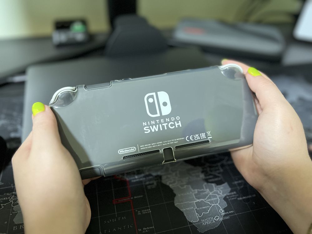 Срочно продаю Nintendo Switch Lite