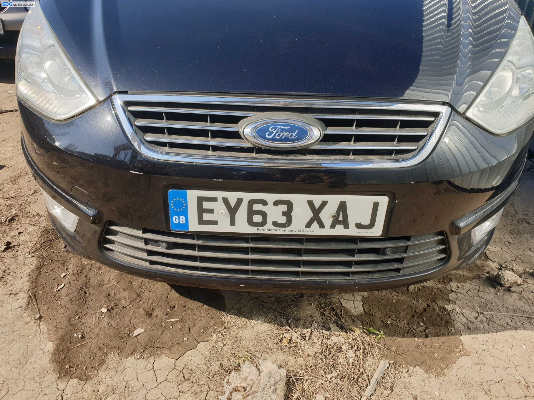 Bara Spoiler Fata cu Grile si Proiectoare si Locas Senzori de Parcare cu Imperfectiuni Fara Grila cu Emblema Ford Galaxy 2 FL Facelift 2010 - 2015 Culoare G6 [K4965]