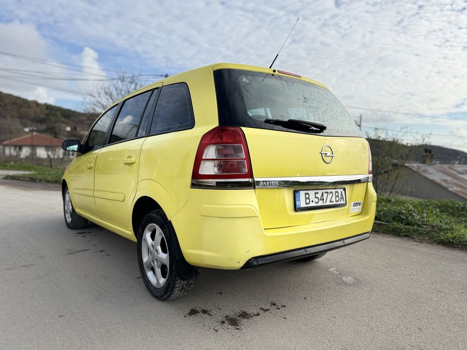 Opel Zafira 1.6 Газ-Бензин 7 Места Климатроник Зимни гуми Кожен салон
