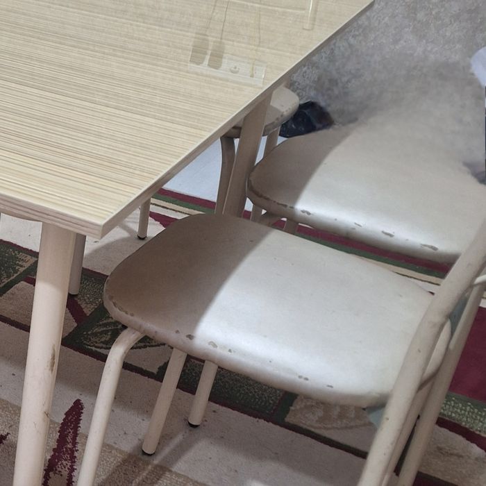 Стол и стулья для кухни комплект. Б/У