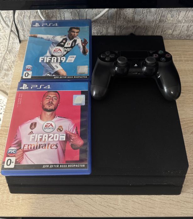 Playstation 4 pro 1 TB + 3 игры + 1 джойстик