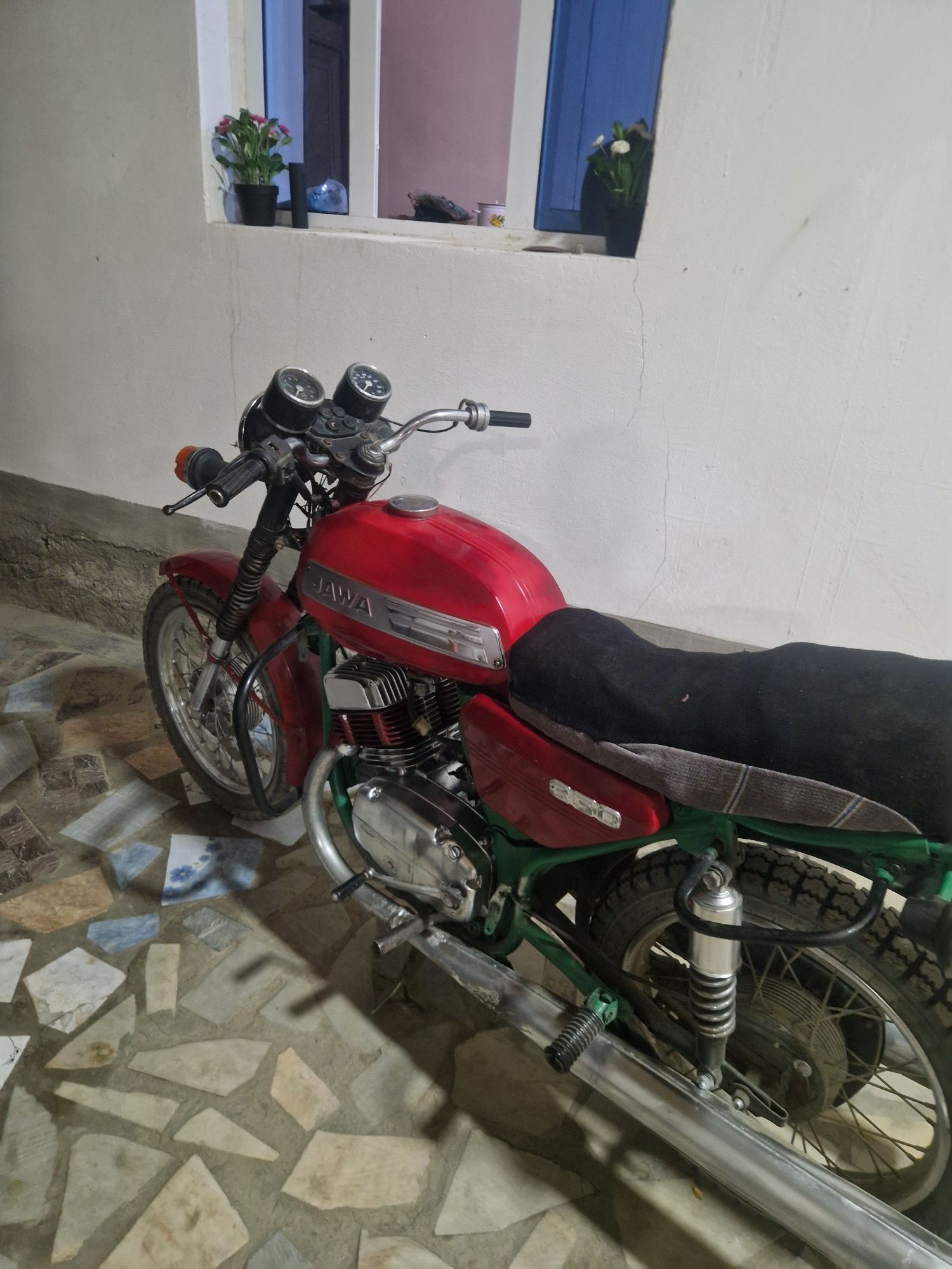 Jawa 350 12v       srochno sotiladi