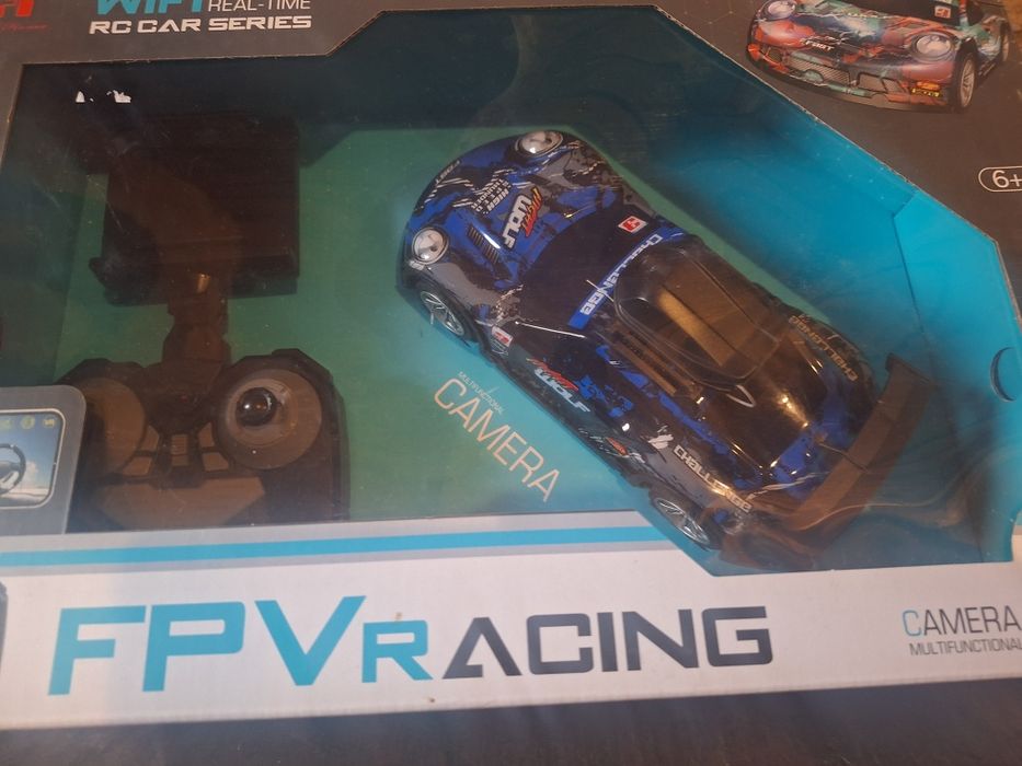 Радиоуправляема кола с камера Wi-Fi връзка и USB кабел