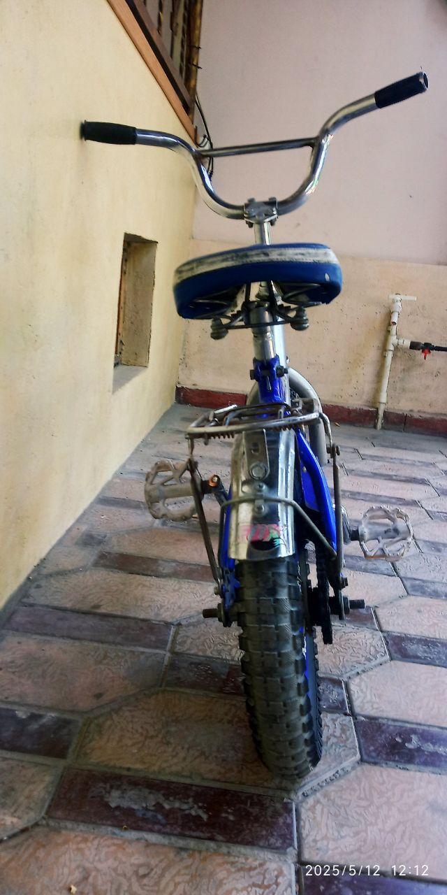 Velosiped razmeri 12 sotiladi