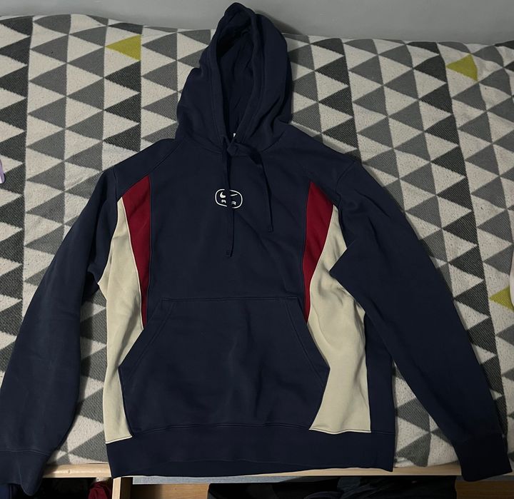 Горнище на Найк.