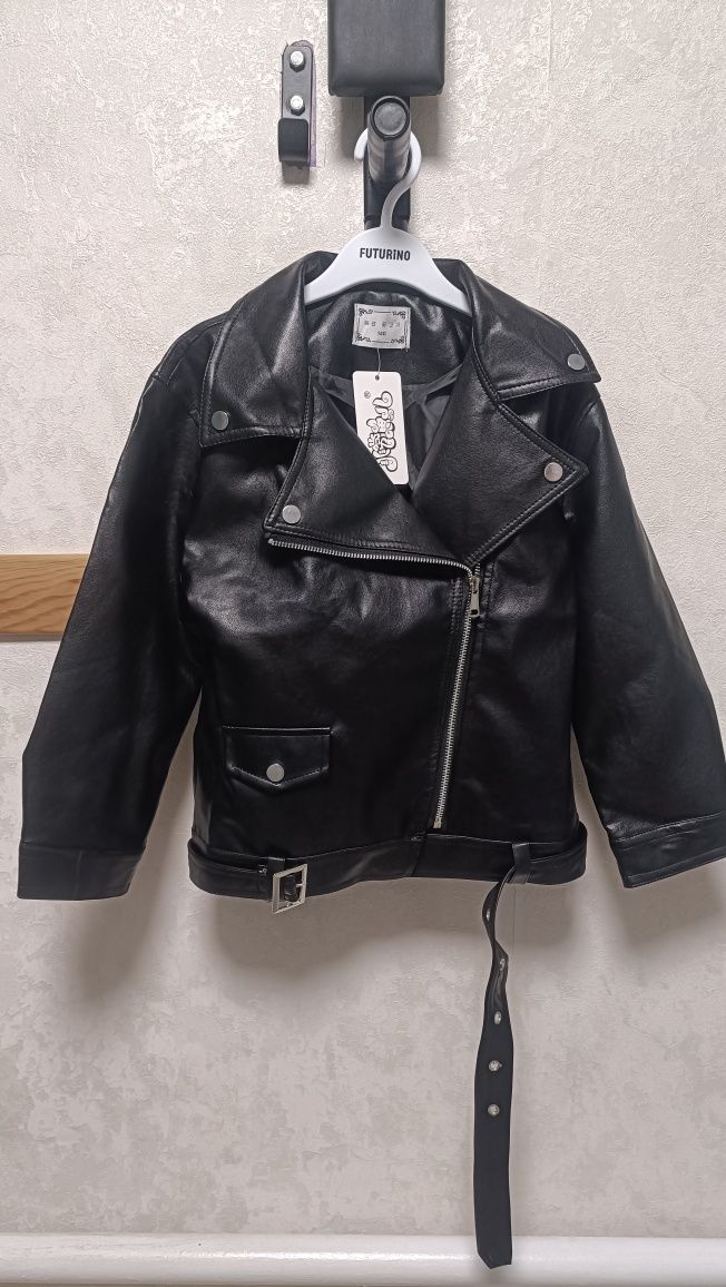 Продам куртку для девочки